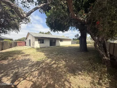 1045 Evanston Pl, Oxnard, CA 93033 photo 2