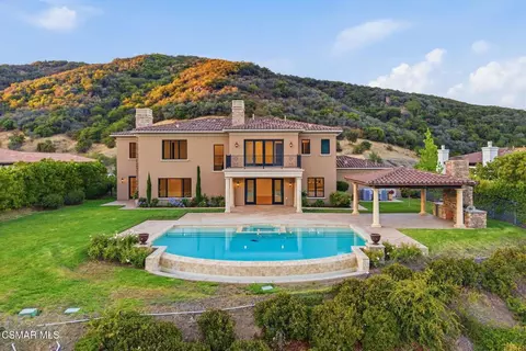 82 Queens Garden Dr, Westlake Village, CA 91361