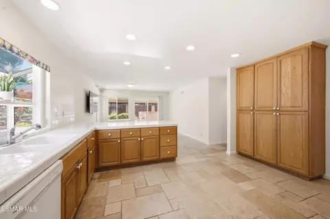 Kitchen - 2720 Goldfield Pl, Simi Valley, CA 93063 photo 2 of 4
