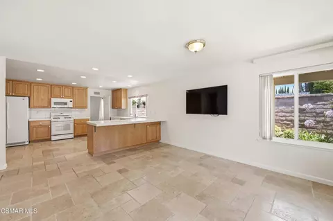 Living - 2720 Goldfield Pl, Simi Valley, CA 93063 photo 7 of 8