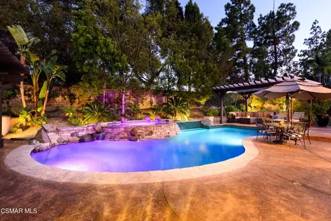 936 Vivian Cir, Newbury Park, CA 91320
