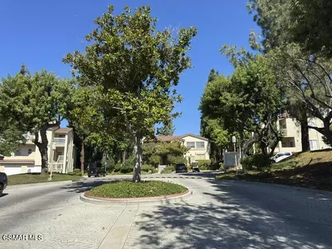 688 Indian Oak Ln #107, Oak Park, CA 91377