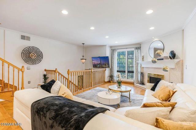 18102 Burbank Blvd #29, Tarzana, CA 91356