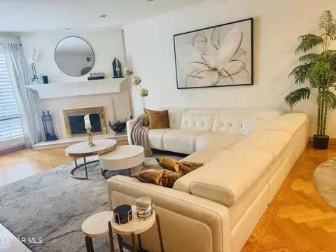 18102 Burbank Blvd #29, Tarzana, CA 91356