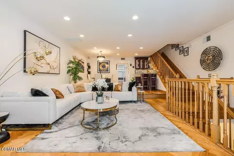 18102 Burbank Blvd #29, Tarzana, CA 91356