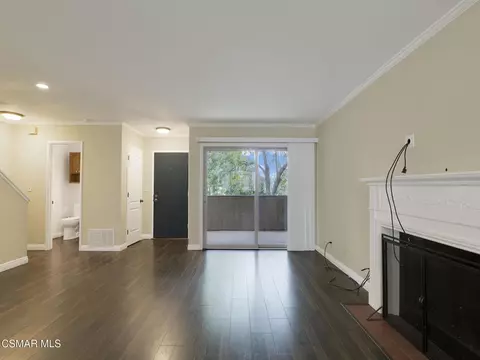 Living - 2162 Euclid Ave, Camarillo, CA 93010 photo 3 of 5