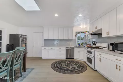 906 Granby St, Simi Valley, CA 93065 photo 8