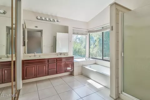 Bath - 2155 Meadow Brook Ct, Thousand Oaks, CA 91362 photo 2 of 2