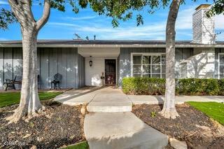 135 W Gainsborough Rd, Thousand Oaks, CA 91360