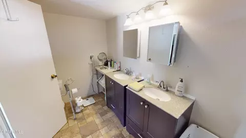 Bath - 1416 Branch Ave, Simi Valley, CA 93065 photo 8 of 10