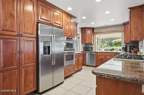 Kitchen - 12400 Cherry Grove St, Moorpark, CA 93021 photo 3 of 4
