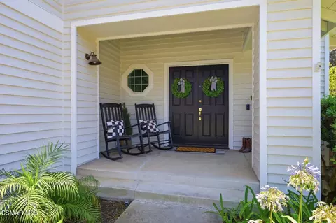 Exterior - 12400 Cherry Grove St, Moorpark, CA 93021 photo 3 of 11