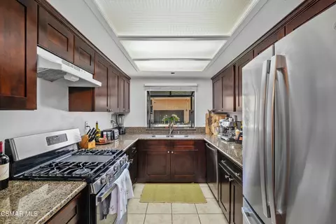 881 Warwick Ave, Thousand Oaks, CA 91360