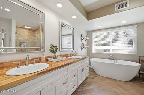 Bath - 1951 Augusta Ct, Oxnard, CA 93036 photo 1 of 8