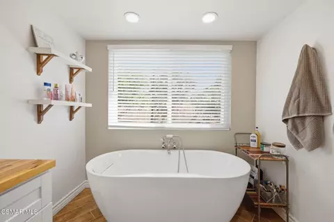 Bath - 1951 Augusta Ct, Oxnard, CA 93036 photo 3 of 8