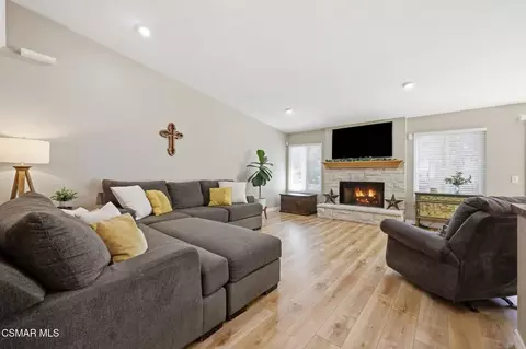 Living - 1951 Augusta Ct, Oxnard, CA 93036 photo 1 of 2