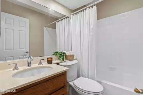 Bath - 2135 Mandan Pl #B, Simi Valley, CA 93065 photo 4 of 4