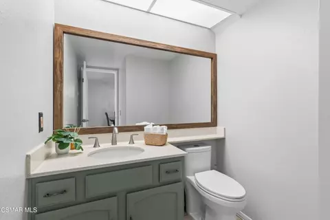 Bath - 2135 Mandan Pl #B, Simi Valley, CA 93065 photo 1 of 4