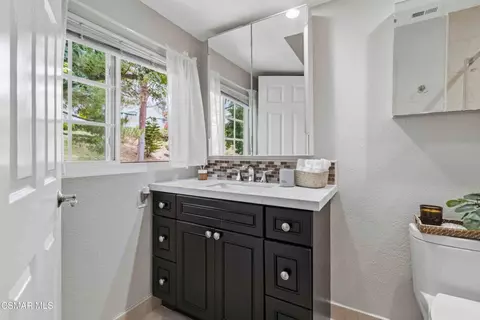 Bath - 2135 Mandan Pl #B, Simi Valley, CA 93065 photo 2 of 4