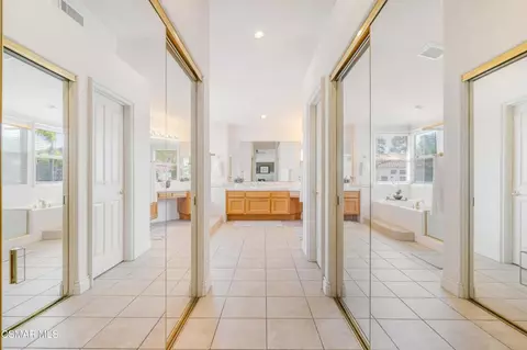 Entry Way - 515 Chippendale Ave, Simi Valley, CA 93065 photo 2 of 2