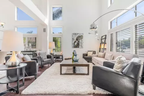 Living - 515 Chippendale Ave, Simi Valley, CA 93065 photo 2 of 10