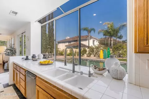Kitchen - 515 Chippendale Ave, Simi Valley, CA 93065 photo 5 of 5