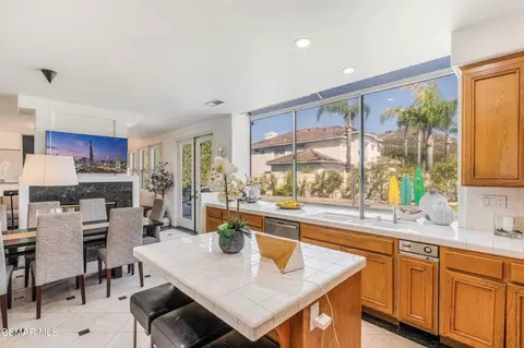Kitchen - 515 Chippendale Ave, Simi Valley, CA 93065 photo 4 of 5