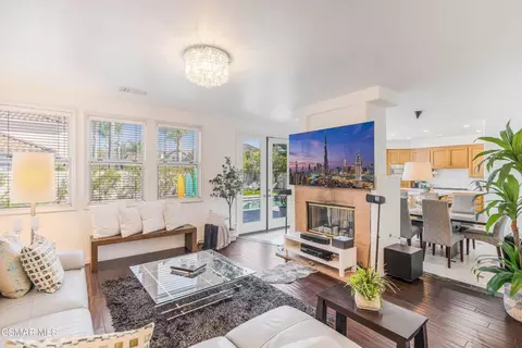 Living - 515 Chippendale Ave, Simi Valley, CA 93065 photo 6 of 10