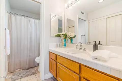 Bath - 515 Chippendale Ave, Simi Valley, CA 93065 photo 2 of 4