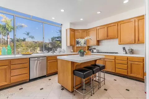 Kitchen - 515 Chippendale Ave, Simi Valley, CA 93065 photo 2 of 5