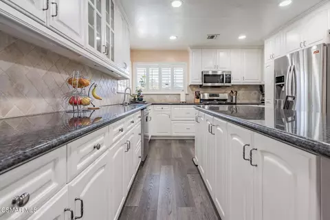 Kitchen - 4481 Bidwell St, Simi Valley, CA 93063 photo 4 of 8
