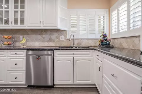 Kitchen - 4481 Bidwell St, Simi Valley, CA 93063 photo 6 of 8