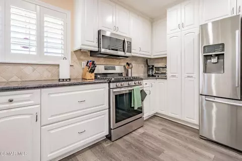 Kitchen - 4481 Bidwell St, Simi Valley, CA 93063 photo 5 of 8