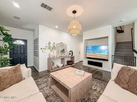 Living - 619 Hooper Ave, Simi Valley, CA 93065 photo 3 of 3