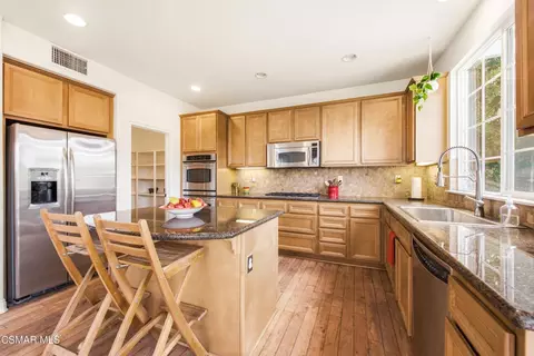 Kitchen - 2266 Swift Fox Ct, Simi Valley, CA 93065 photo 2 of 6
