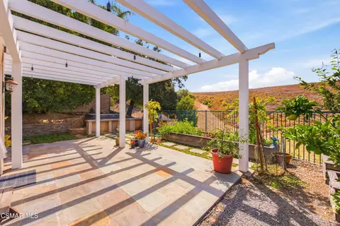 Exterior - 2266 Swift Fox Ct, Simi Valley, CA 93065 photo 8 of 24