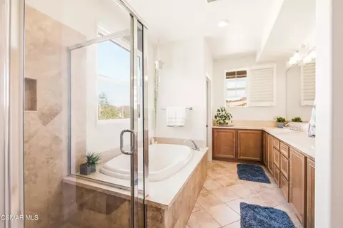 Bath - 2266 Swift Fox Ct, Simi Valley, CA 93065 photo 2 of 5