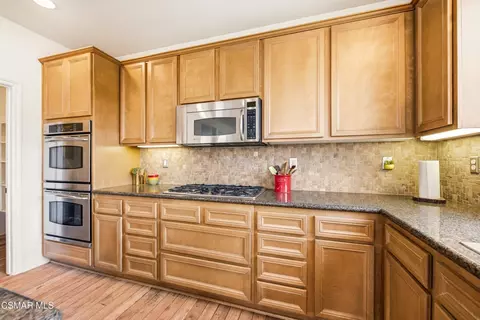 Kitchen - 2266 Swift Fox Ct, Simi Valley, CA 93065 photo 3 of 6