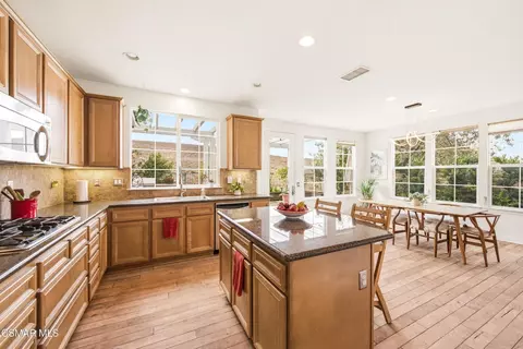 Kitchen - 2266 Swift Fox Ct, Simi Valley, CA 93065 photo 4 of 6