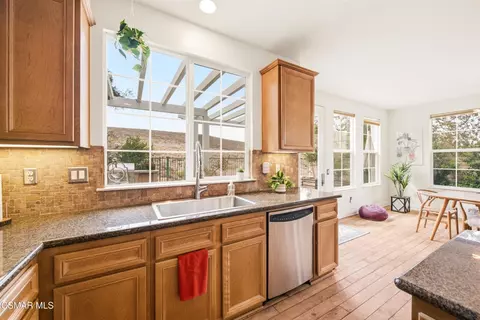 Kitchen - 2266 Swift Fox Ct, Simi Valley, CA 93065 photo 5 of 6