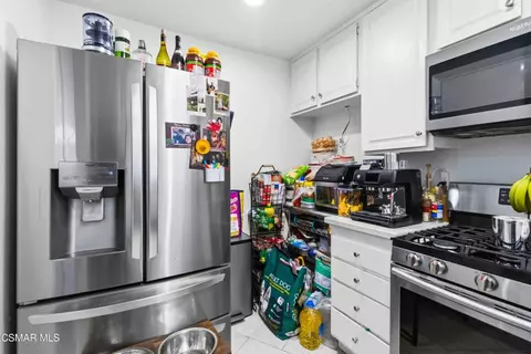 Kitchen - 3444 Lockwood Ct #18, Simi Valley, CA 93063 photo 5 of 7
