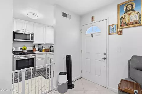 Entry Way - 3444 Lockwood Ct #18, Simi Valley, CA 93063 photo 1 of 4