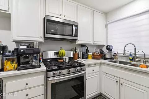 Kitchen - 3444 Lockwood Ct #18, Simi Valley, CA 93063 photo 6 of 7
