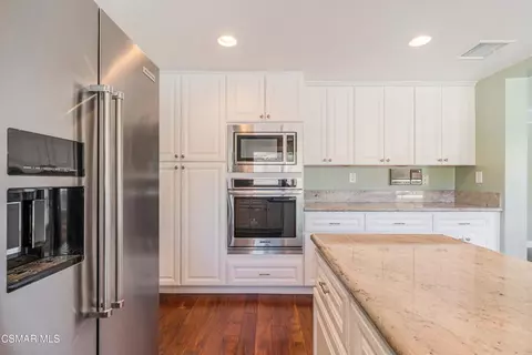 Kitchen - 3188 N Geronimo Ave, Simi Valley, CA 93063 photo 4 of 5