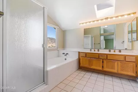 Bath - 3188 N Geronimo Ave, Simi Valley, CA 93063 photo 2 of 6
