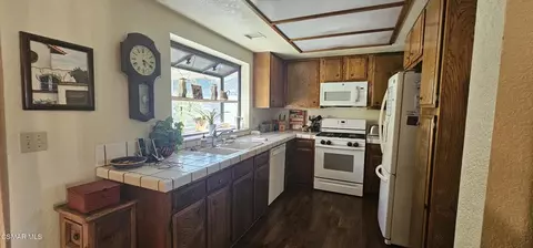 Kitchen - 6316 Irena Ave, Camarillo, CA 93012 photo 2 of 5