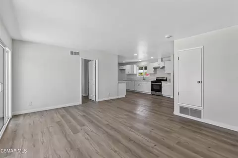 Living - 1573 Arcane St, Simi Valley, CA 93065 photo 2 of 3