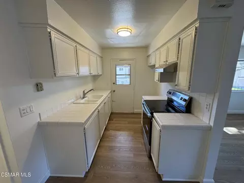 Kitchen - 2028 N Avenida Vista Delmonte #4, Simi Valley, CA 93063 photo 1 of 2