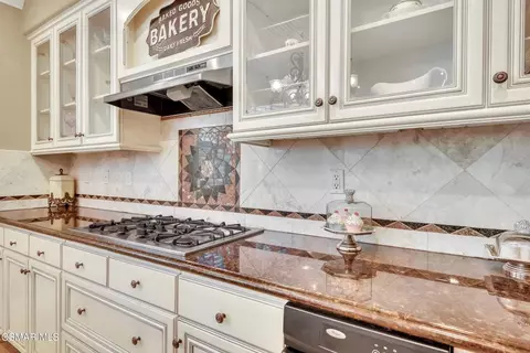 Kitchen - 645 Corte Estrella, Camarillo, CA 93010 photo 2 of 4