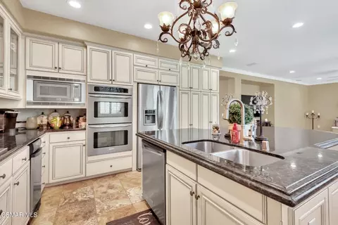 Kitchen - 645 Corte Estrella, Camarillo, CA 93010 photo 3 of 4